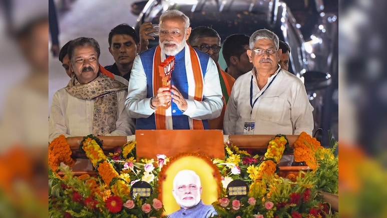 पीएम मोदी के पटना रोड शो में उमड़ा हुजूम, फोटो में देखिए कैसे थम सा गया शहर