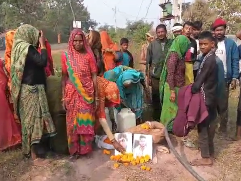 लापता सरपंच–सचिव! फोटो रखकर की गई सद्बुद्धि पूजा; जानिए सतना में ऐसा क्यों हुआ?