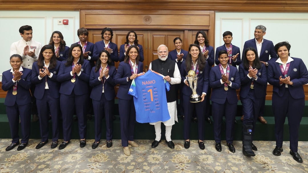 PM Modi Meets Team India: पीएम मोदी से मिलीं चैंपियन बेटियां, महिला विश्वकप जीतने के बाद हुई मुलाकात, पहली तस्वीर आई सामने