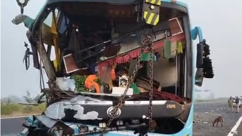 Rajasthan: दिल्ली मुंबई एक्सप्रेस-वे पर भीषण सड़क हादसा, 42 यात्रियों से भरी स्लीप बस को मारी टक्कर, 2 की मौत