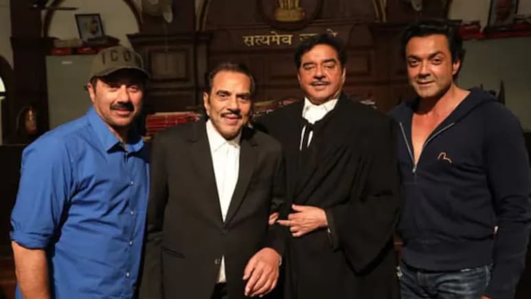 Shatrughan Sinha Pays Tribute To "Elder Brother", Meets Sunny And Bobby Deol