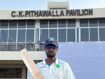 पिता वेल्डर, मां टेलर, बेटा बाउंड्री का बादशाह, सपना टीम इंडिया और IPL की जर्सी