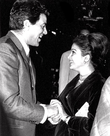 Throwback Gold: When Dharmendra Met Kamini Kaushal For The First Time