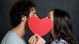 माणूस Kiss करायला कधी आणि कसा शिकला ? संशोधकांनी शोधून काढले उत्तर