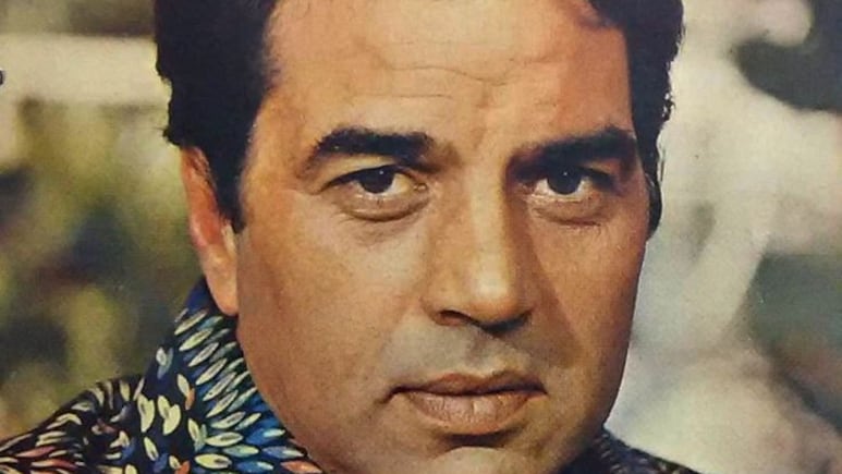 धर्मेंद्र और प्रकाश कौर की वो फोटो जिसमें हेमा मालिनी भी आई थीं नजर, पहली बार दोनों पत्नियों के साथ नजर आए थे धरम पाजी