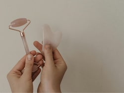 Skin Care : झुर्रियों की छुट्टी कर देता है गुआ शा, फायदे हैं इतने कि आज ही कर देंगे ऑर्डर