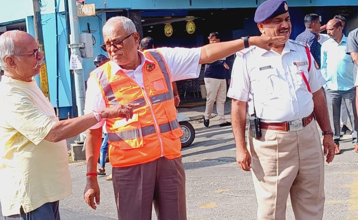 Video: BJP MLA Turns Traffic Cop For A Day In Bengaluru