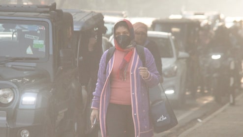 दिल्ली में सांस लेना मुश्किल, AQI 400 पार, एम्स के डॉक्टर बोले- ये पब्लिक हेल्थ इमरजेंसी