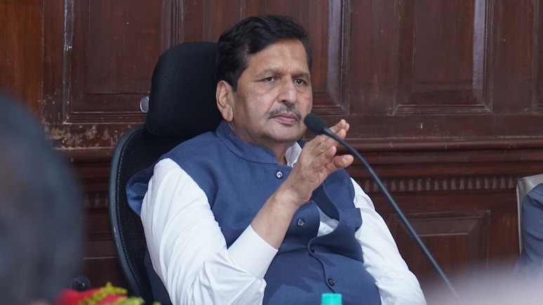 Mumbai News: खळबळजनक!  मंगलप्रभात लोढांना संपवण्याची धमकी, काँग्रेस आमदाराविरोधात तक्रार