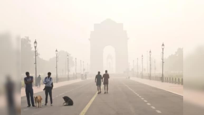 'गैस चेंबर' बनी दिल्ली! कई इलाकों में AQI 400 के भी पार, सांस लेना भी हुआ मुश्किल