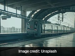 Delhi Metro Commuter Lists 6 