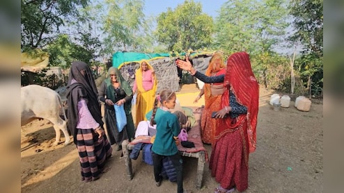 MP SIR Campaign: BLO को मिल रहे ताने, 15 दिन में सिर्फ 27% मतदाता हुए डिजिटल, फॉर्म भरने में बढ़ती मुश्किलें