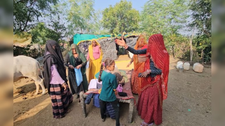 MP SIR Campaign: BLO को मिल रहे ताने, 15 दिन में सिर्फ 27% मतदाता हुए डिजिटल, फॉर्म भरने में बढ़ती मुश्किलें