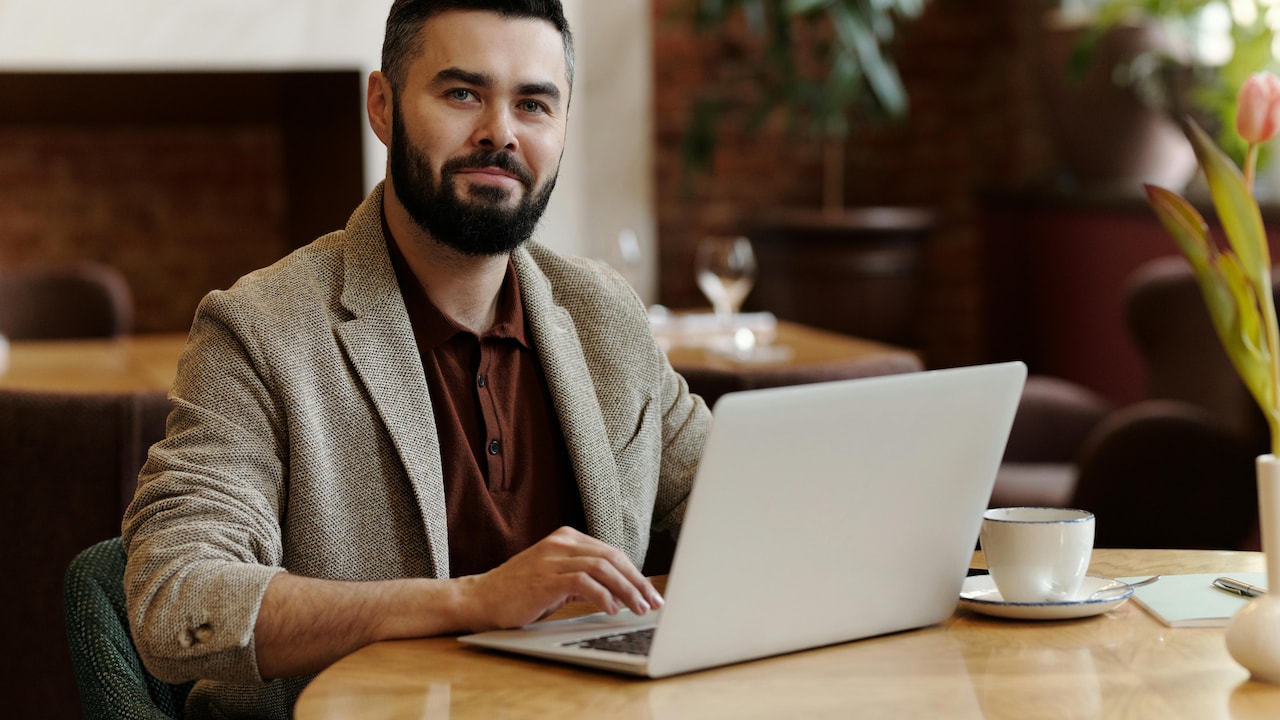 Top Wrinkle-Free Suits and Blazers for Professionals Who Commute Daily