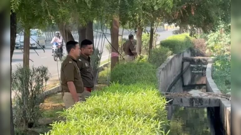 Bengal Man Killed Lover In Bus, Dumped Headless, Armless Body In Noida Drain