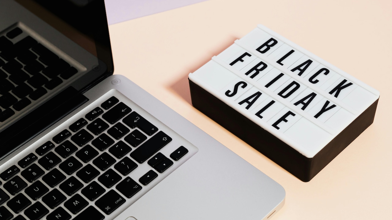 Online platforms like Myntra make Black Friday accessible to everyone in India.