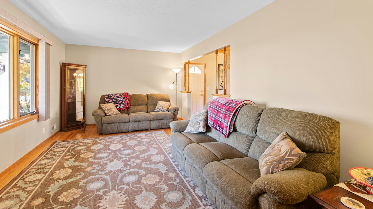 Motorised recliners offer style, convenience, and a touch of opulence. Motorised recliners offer style, convenience, and a touch of opulence.