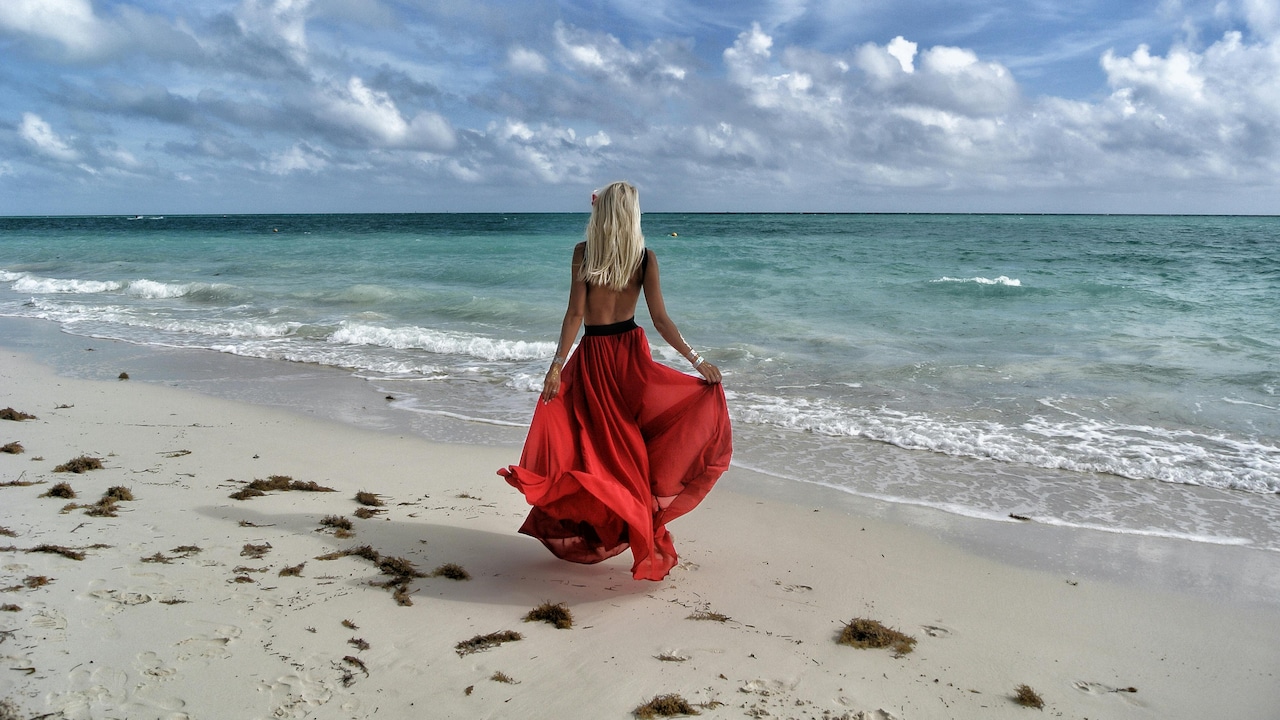 Elegant Maxi Dresses With Cuts That Flatter Every Body Type Elegant Maxi Dresses With Cuts That Flatter Every Body Type