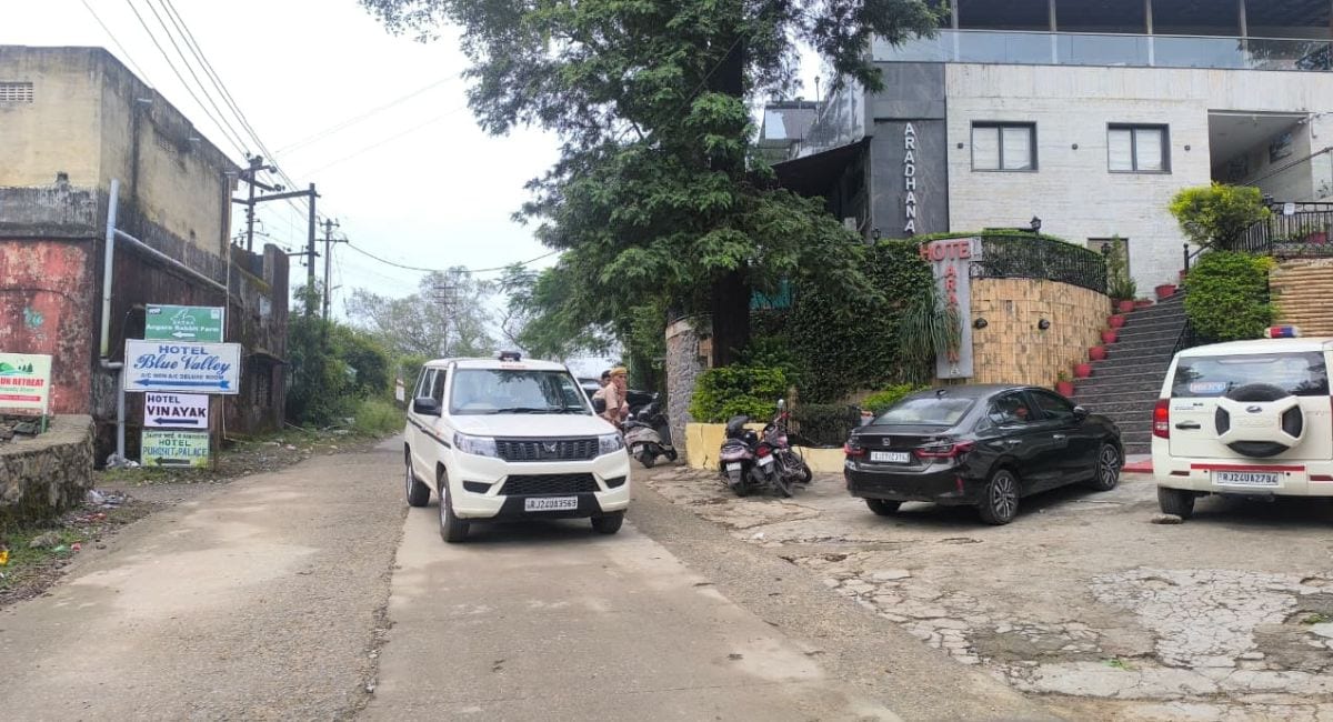 बच्ची की तलाश में जुटी पुलिस टीम. 