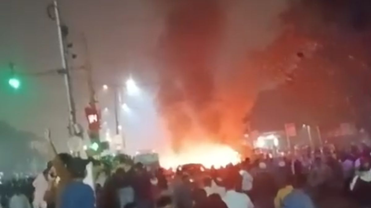 Updates: Explosion In Car Near Red Fort In Delhi, Many Injured
