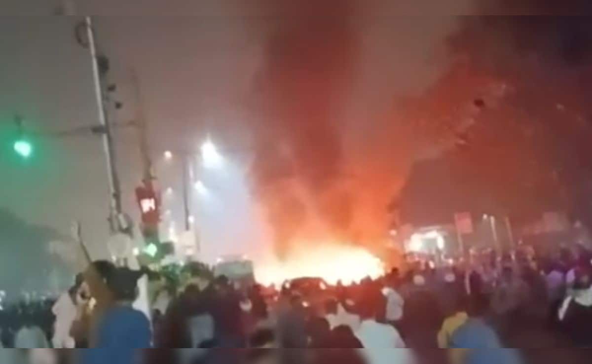 Video: Fire Rages, Chaos After Blast In Car Near Delhi's Red Fort