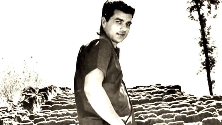 Dharmendra Dies At 89: Akshay Kumar, Ajay Devgn, Karan Johar Say '<i>Abhi Na Jaao Chhod Kar</i>'