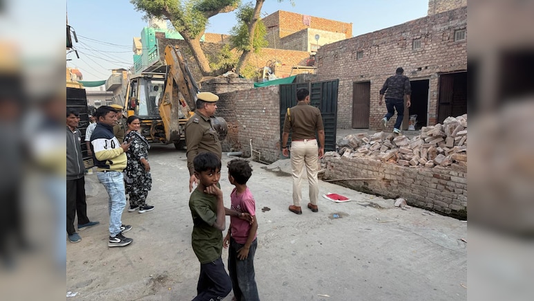  श्री गंगानगर में सरकारी जमीन पर बना रखा था ड्रग हब, पुलिस ने बुलडोज़र चलाकर किया कब्ज़ा मुक्त