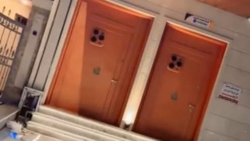 असंभव! नारंगी iPhone 17 की डिजाइन वाला घर का दरवाजा देख लोग शॉक्ड, कहा- बनाने वाले को 21 तोपों की सलामी