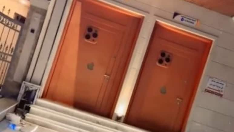 असंभव! नारंगी iPhone 17 की डिजाइन वाला घर का दरवाजा देख लोग शॉक्ड, कहा- बनाने वाले को 21 तोपों की सलामी