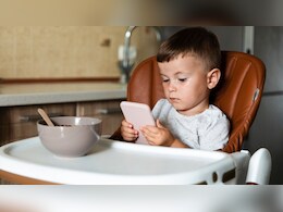 बच्चे को खाना खाते समय टीवी या मोबाइल देखने से कैसे रोकें? पीडियाट्रिशियन ने बताया सबसे आसान तरीका