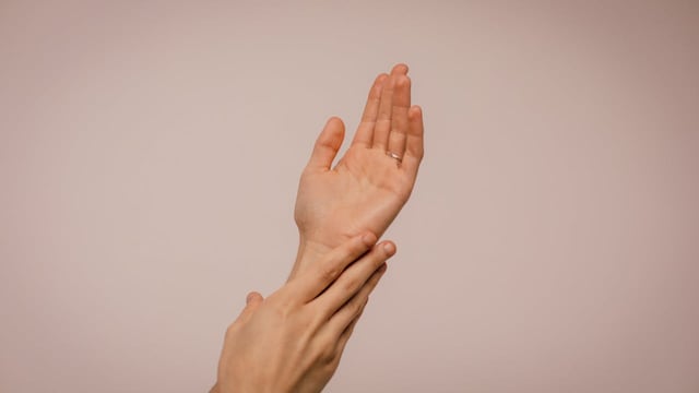 7 Everyday Habits That Are Destroying Your Skin
