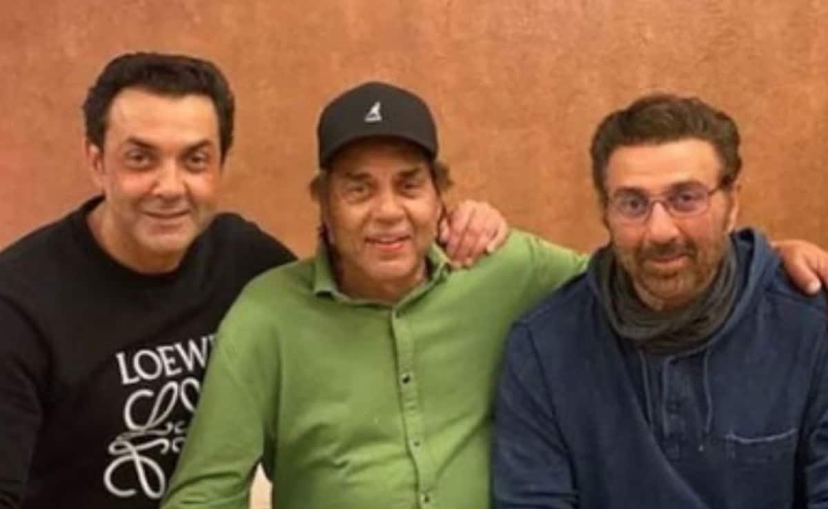 All Dharmendra's Social Media Posts This Year Were About His Apne