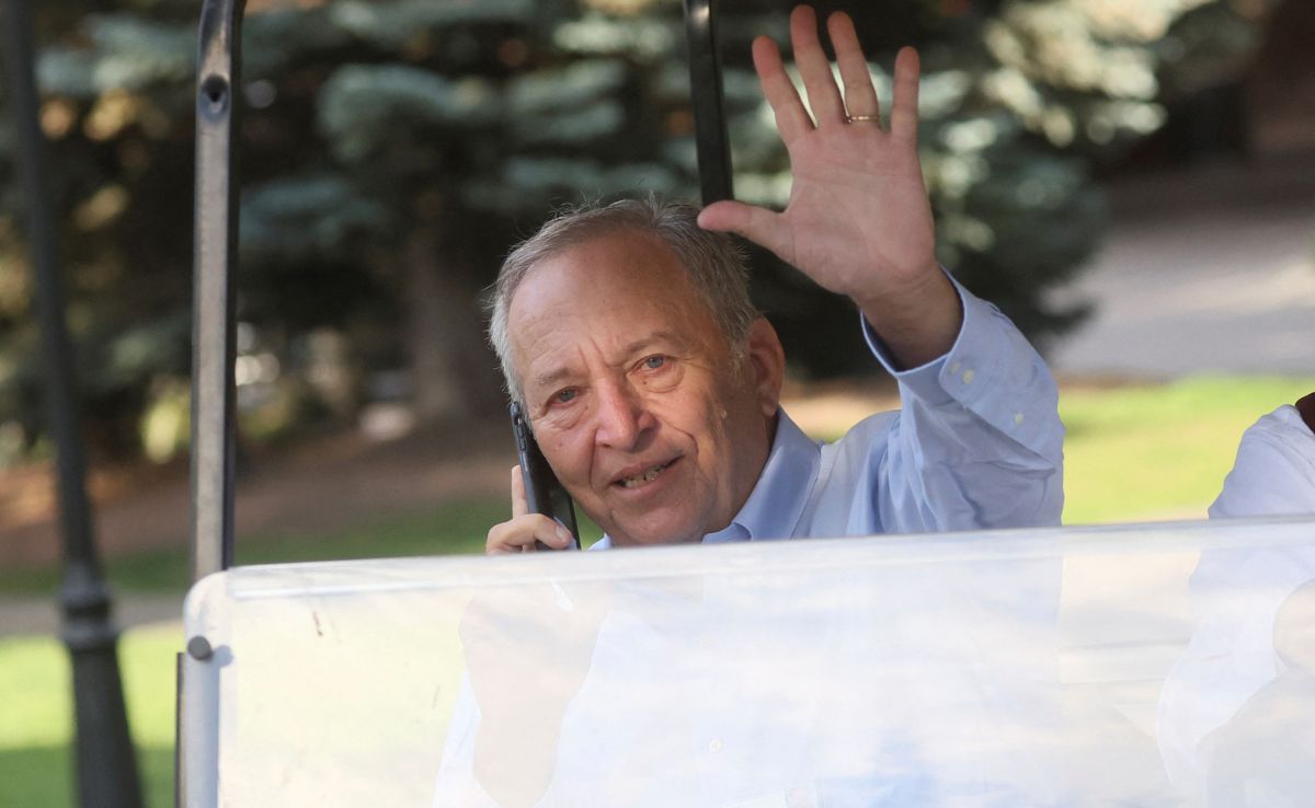 Former Treasury Secretary Larry Summers Takes Leave From Harvard Following Release of Epstein Communications
