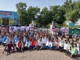 Rajasthan: जालोर के सरकारी स्कूल में शिक्षकों की कमी पर फूटा ग्रामीणों का गुस्सा, मेन गेट पर ताला जड़कर धरने पर बैठे