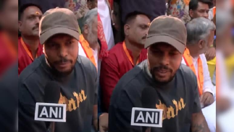 बाबा बागेश्वर धाम की हिंदू एकता पदयात्रा में शामिल हुए क्रिकेटर उमेश यादव और पहलवान खली