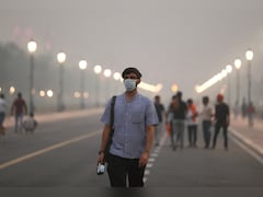Delhi's Air Quality Nears 'Severe' Mark, Thick Smog Lowers Visibility