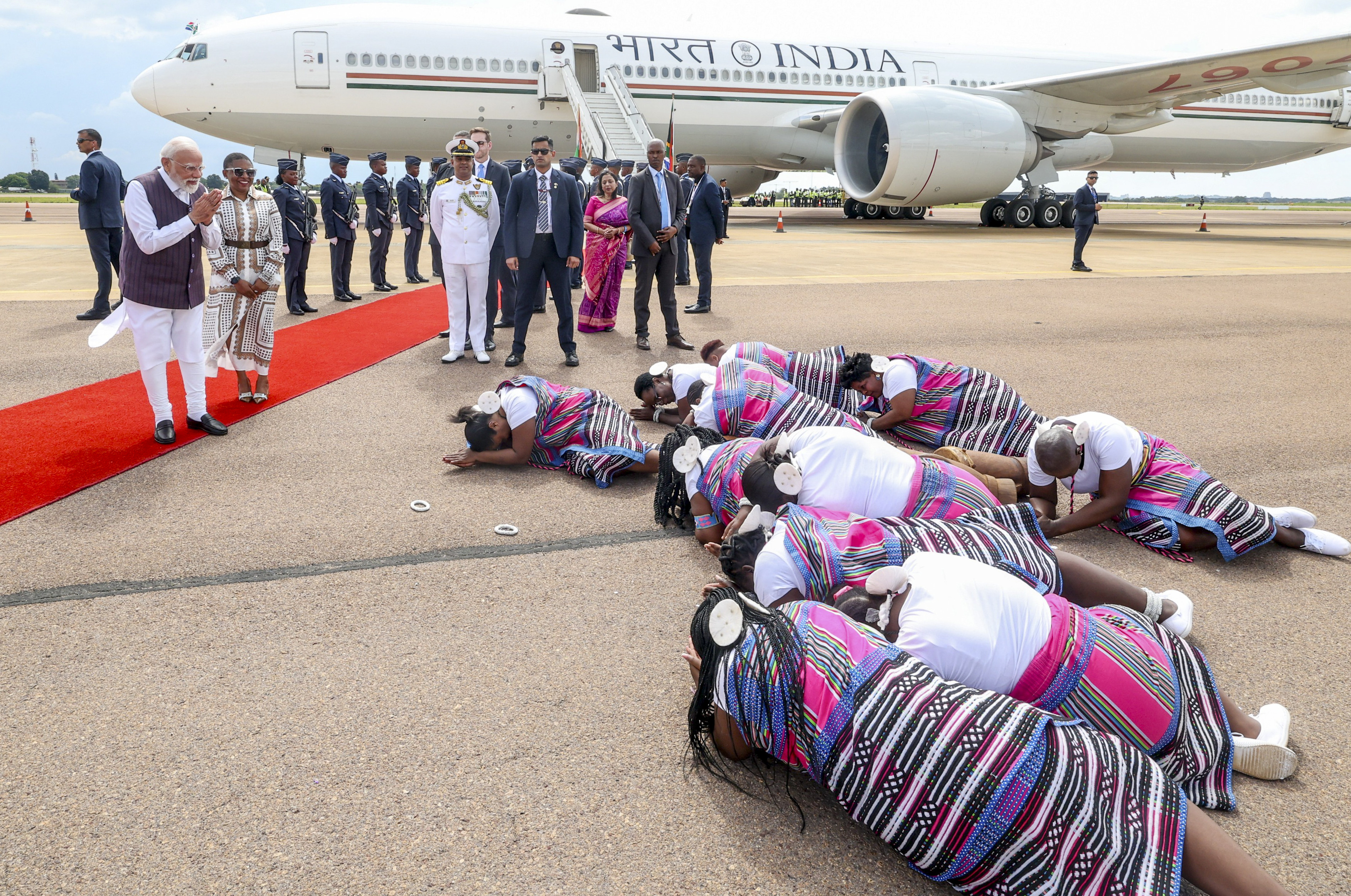 G 20 शिखर सम्मेलन 2025: PM मोदी का जोहान्सबर्ग में हुआ जोरदार स्वागत, वन टू वन जानिए किससे मिले