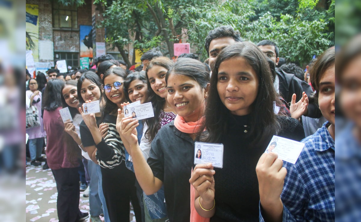 JNU छात्र संघ चुनाव: शुरुआती रुझानों में चारों पदों पर लेफ्ट आगे, जानें ABVP पैनल का हाल