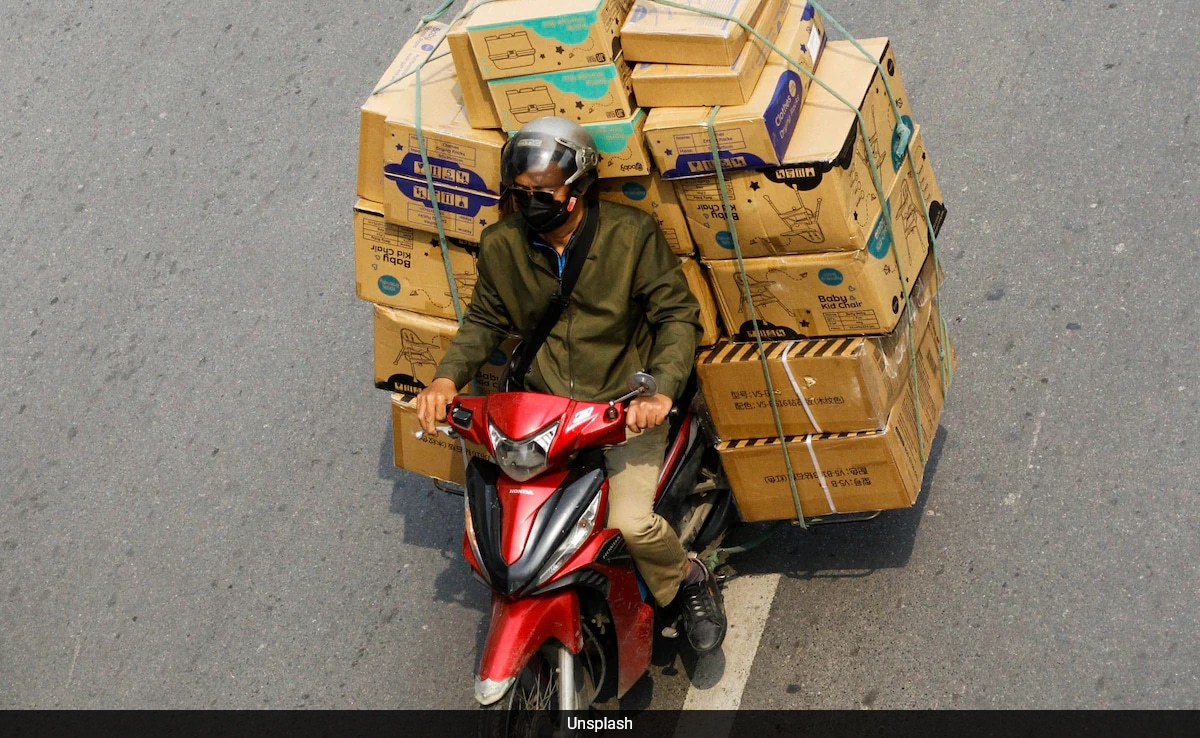 Delivery Boy Claims Robbery Of 14 iPhones. Turns Out He Was The Mastermind