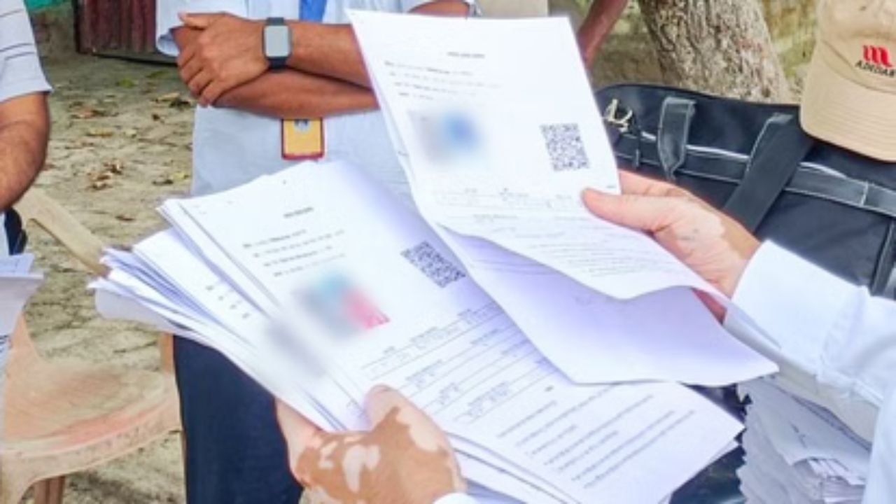 संदेशखाली में 'वोटर लिस्ट' पर हंगामा, BLO को जान से मारने की धमकी, TMC कार्यकर्ता गिरफ्तार