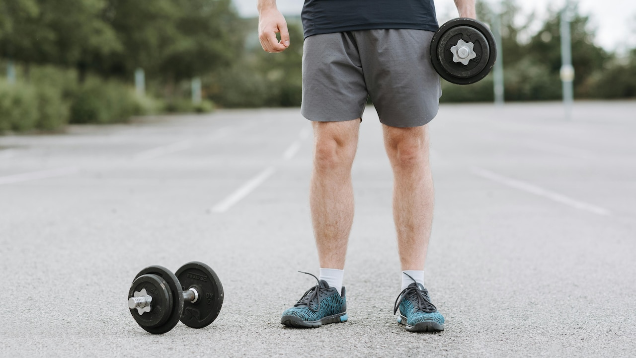 Stay warm and energised during your winter workouts with mens gym wear Stay warm and energised during your winter workouts with mens gym wear