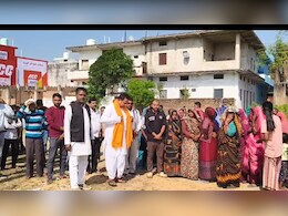 कलेक्टर-SP के खिलाफ सड़क पर उतर गए BJP के नेता, सद्बुद्धि देने किया सुंदरकांड पाठ, जानें पूरा मामला 