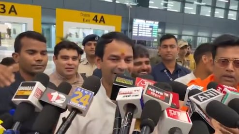 Tej Pratap's Airport Meet With BJP's Ravi Kishan Sparks Speculations