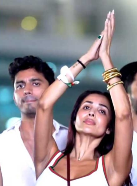 मिस्ट्री मैन के साथ स्पॉट हुईं 52 वर्षीय मलाइका अरोड़ा, जानें कौन है वो और कितना है उम्र का फासला