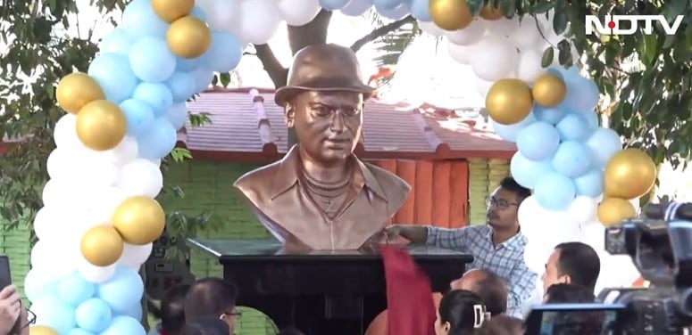 जुबीन गर्ग का स्टैच्यू जुबीन गर्ग का स्टैच्यू