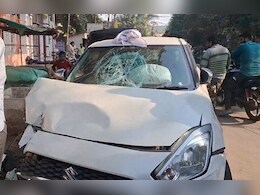 तेज रफ्तार कार का कहर! स्कूली बच्चों से भरे ऑटो को ठोका, तीन घायल; बुजुर्ग को टक्कर मारकर फरार