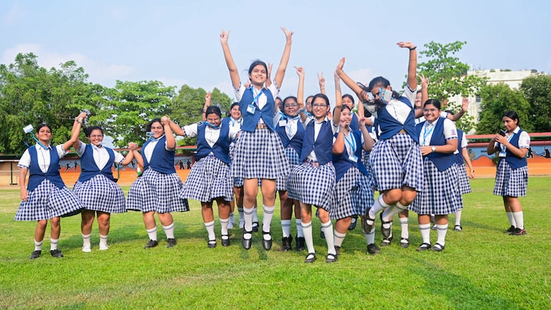 English Medium School: इंग्रजी शाळांची लूट थांबणार! अवास्तव फी आणि कमिशनखोरीवर सरकारचा सर्जिकल स्ट्राईक