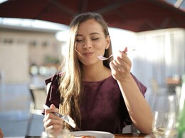 Pregnancy में क्यों करता है खट्टा खाने का मन, जानिए इसके पीछे की बड़ी वजह...