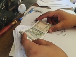 ACB Action: कांस्टेबल ने मांगी 50000 रुपये की रिश्वत... 20000 में हुई डील, थाना परिसर में हुआ रंगे हाथ ट्रैप