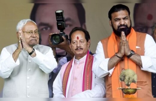 नीतीश कुमार ने CM पद से दिया इस्तीफा, नई सरकार बनाने का दावा पेश, शपथ ग्रहण गुरुवार को